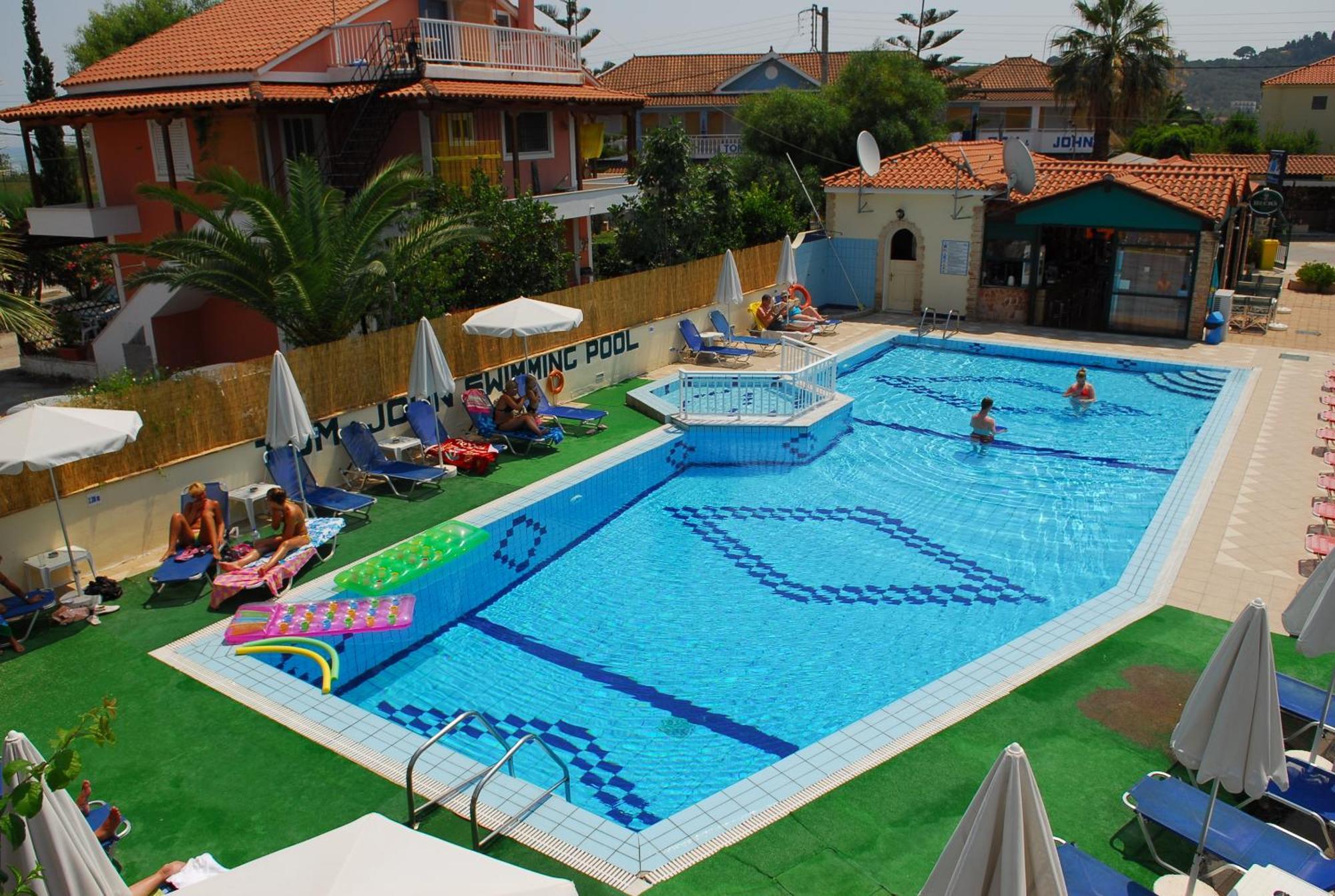 Tom & John Center Aparthotel Τσιλιβί Εξωτερικό φωτογραφία